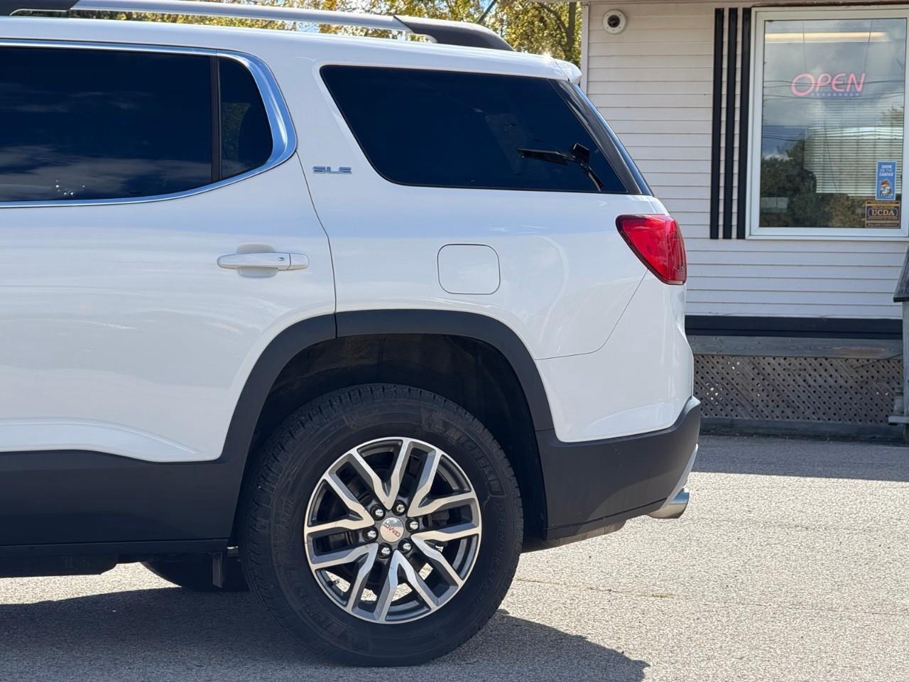 2017 GMC Acadia SLE-2 Front-Wheel Drive Photo