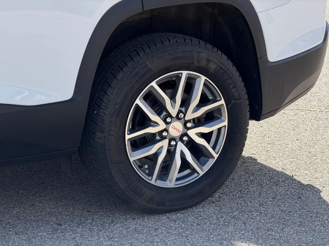 2017 GMC Acadia SLE-2 Front-Wheel Drive Photo4
