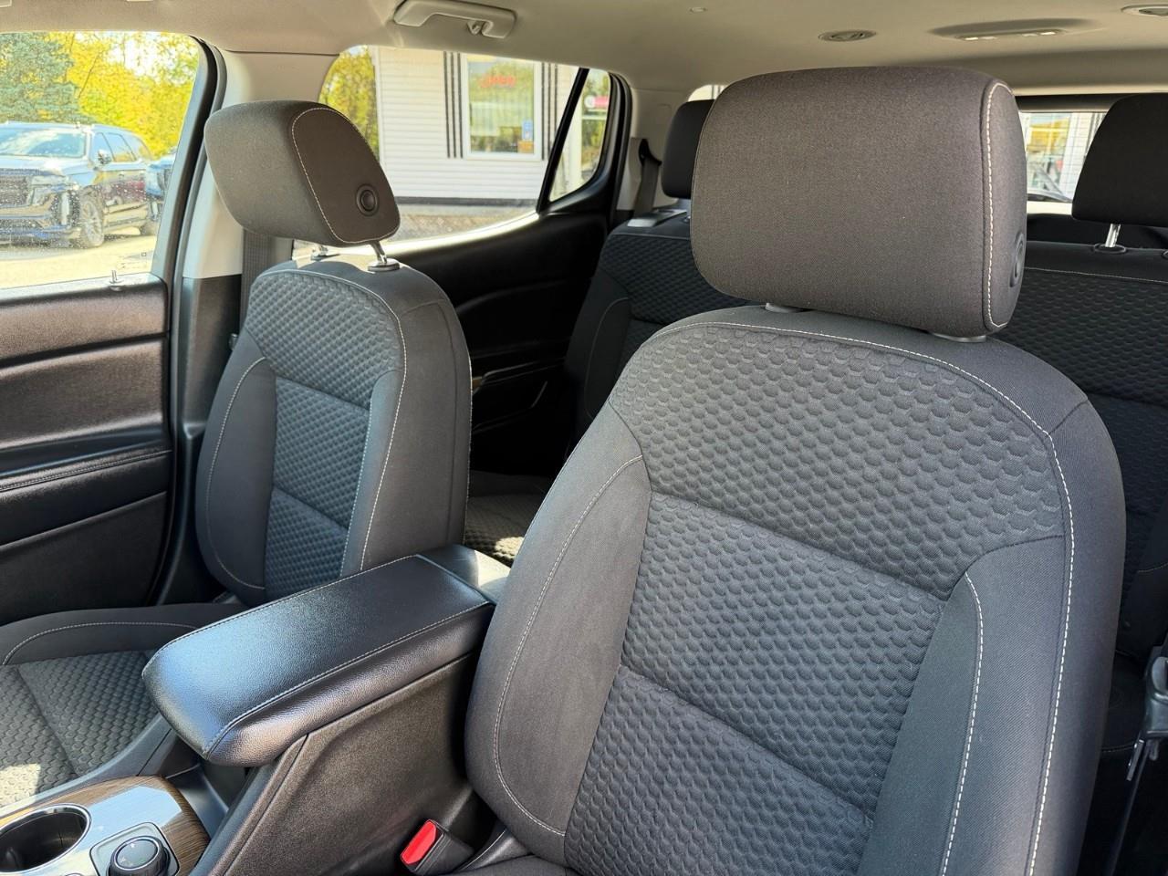 2017 GMC Acadia SLE-2 Front-Wheel Drive Photo
