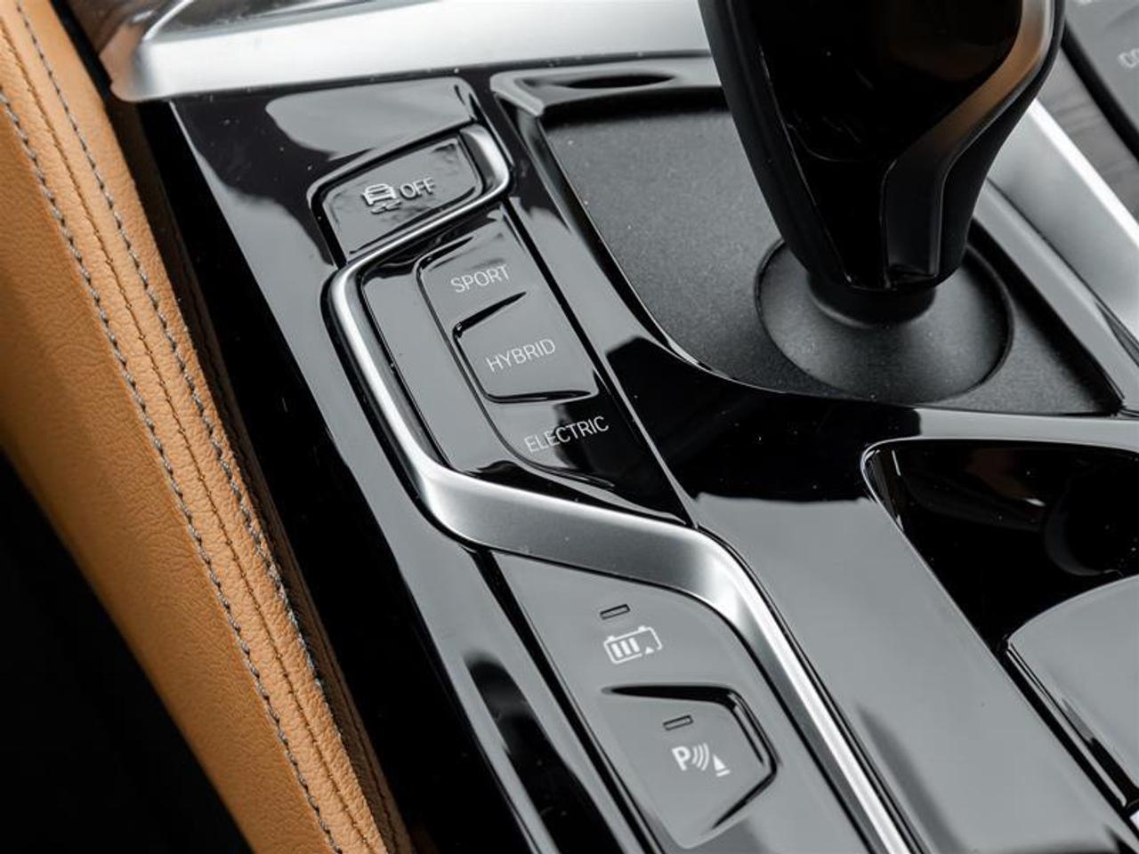 2023 BMW 530e xDrive 4dr All-Wheel Drive Sedan Photo