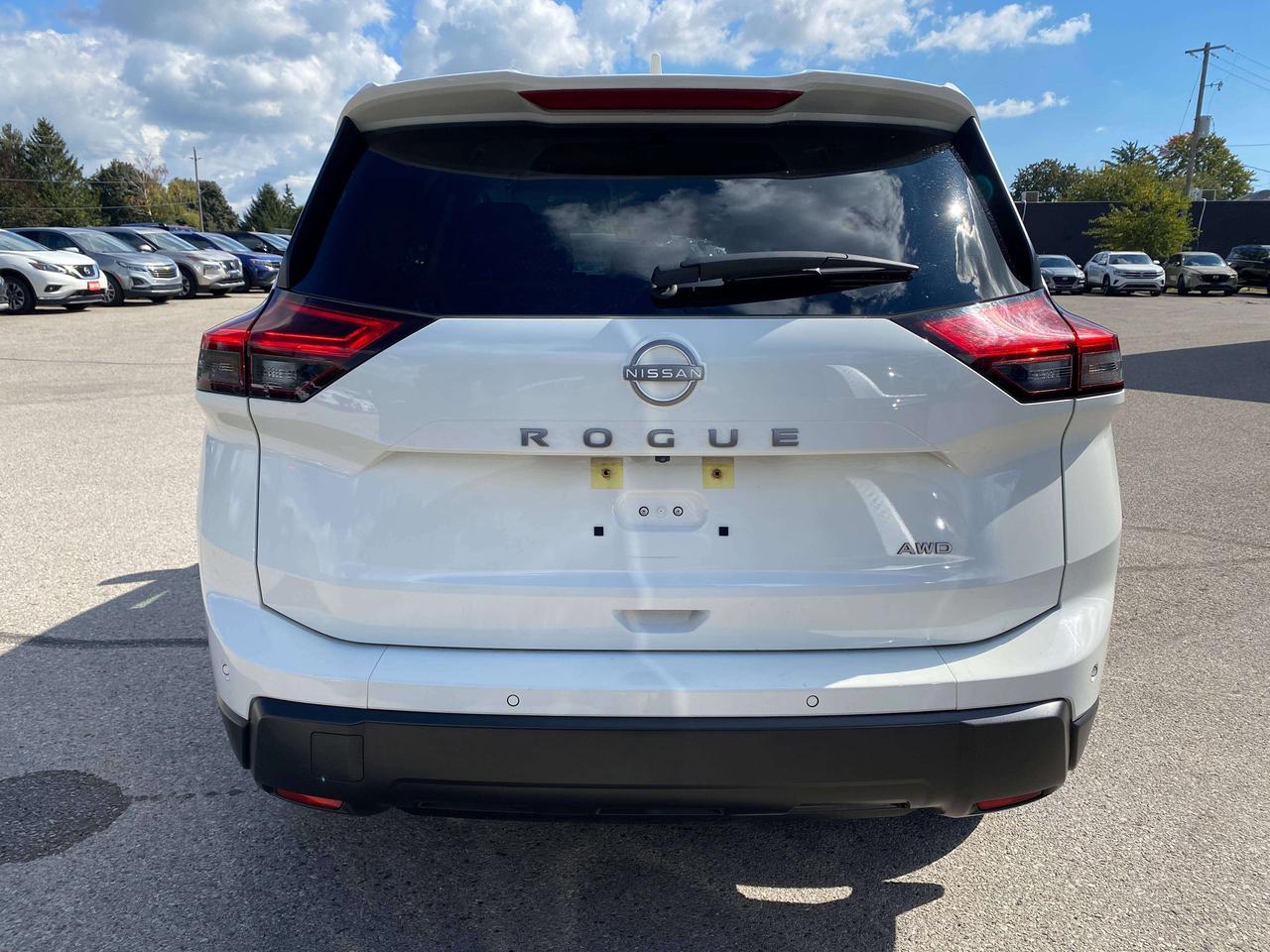 2024 Nissan Rogue S, CLEAN CARFAX, REMOTE START, BACK UP CAMERA! Photo