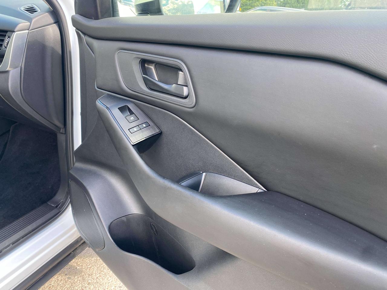 2024 Nissan Rogue S, CLEAN CARFAX, REMOTE START, BACK UP CAMERA! Photo