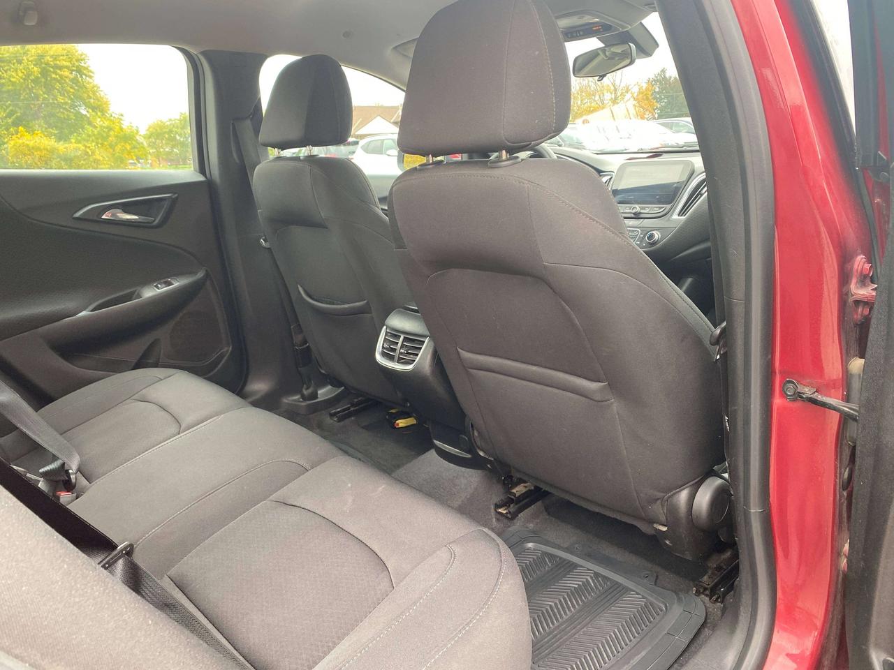 2019 Chevrolet Malibu LT, CLEAN CARFAX, HEATED SEATS, REMOTE START! Photo