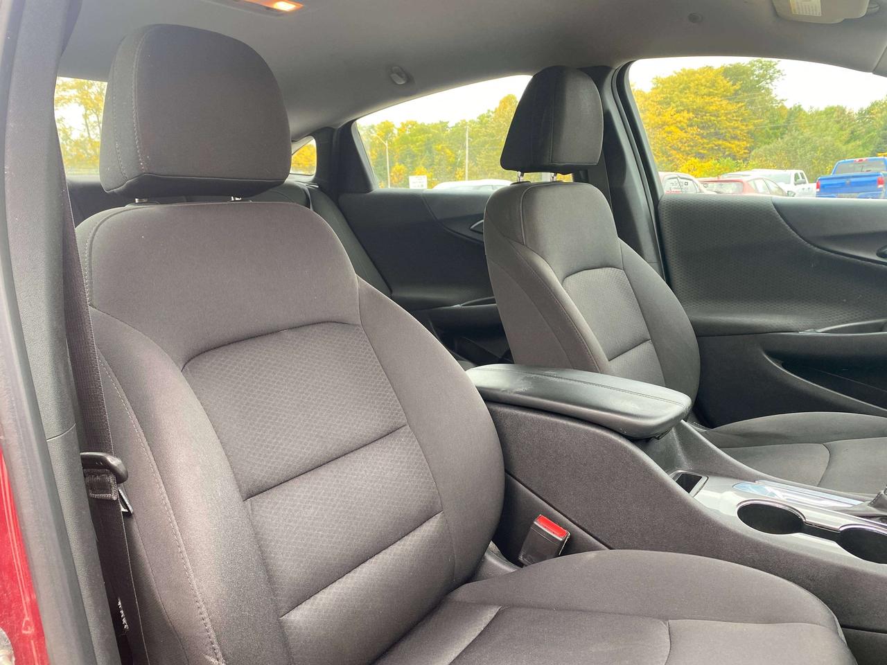2019 Chevrolet Malibu LT, CLEAN CARFAX, HEATED SEATS, REMOTE START! Photo