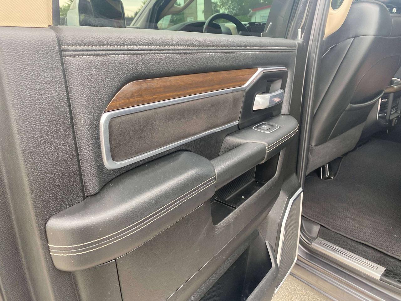 2022 RAM 2500 LARAMIE, CLEAN CARFAX, REMOTE START, LEATHER! Photo