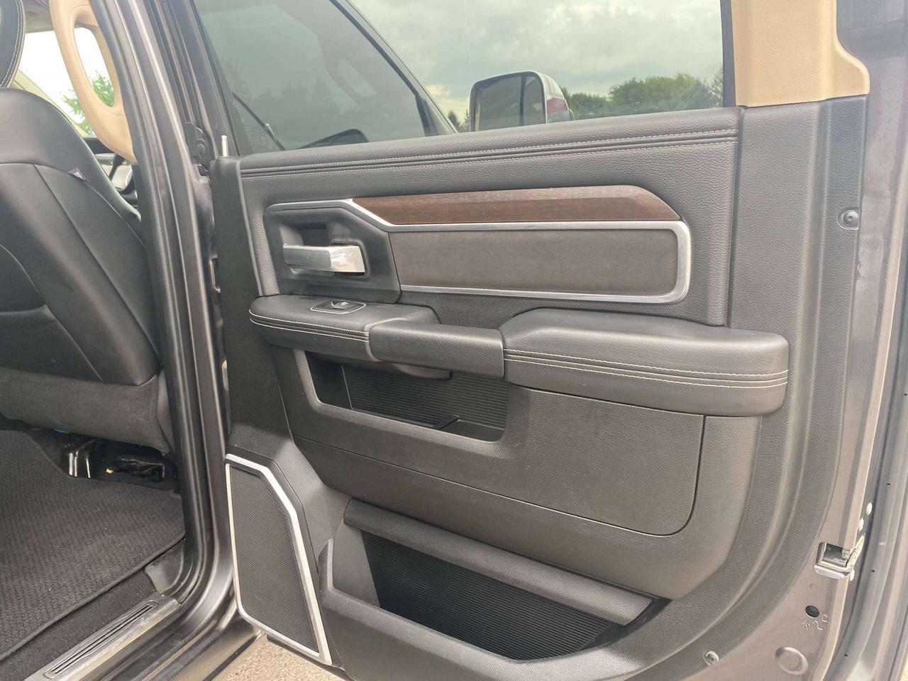 2022 RAM 2500 LARAMIE, CLEAN CARFAX, REMOTE START, LEATHER! Photo