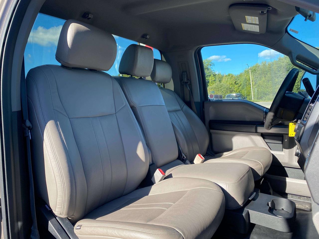 2018 Ford F-150 XLT, 2.7L 4X4, CLEAN CARFAX, 8FT BOX, BACK UP CAM! Photo