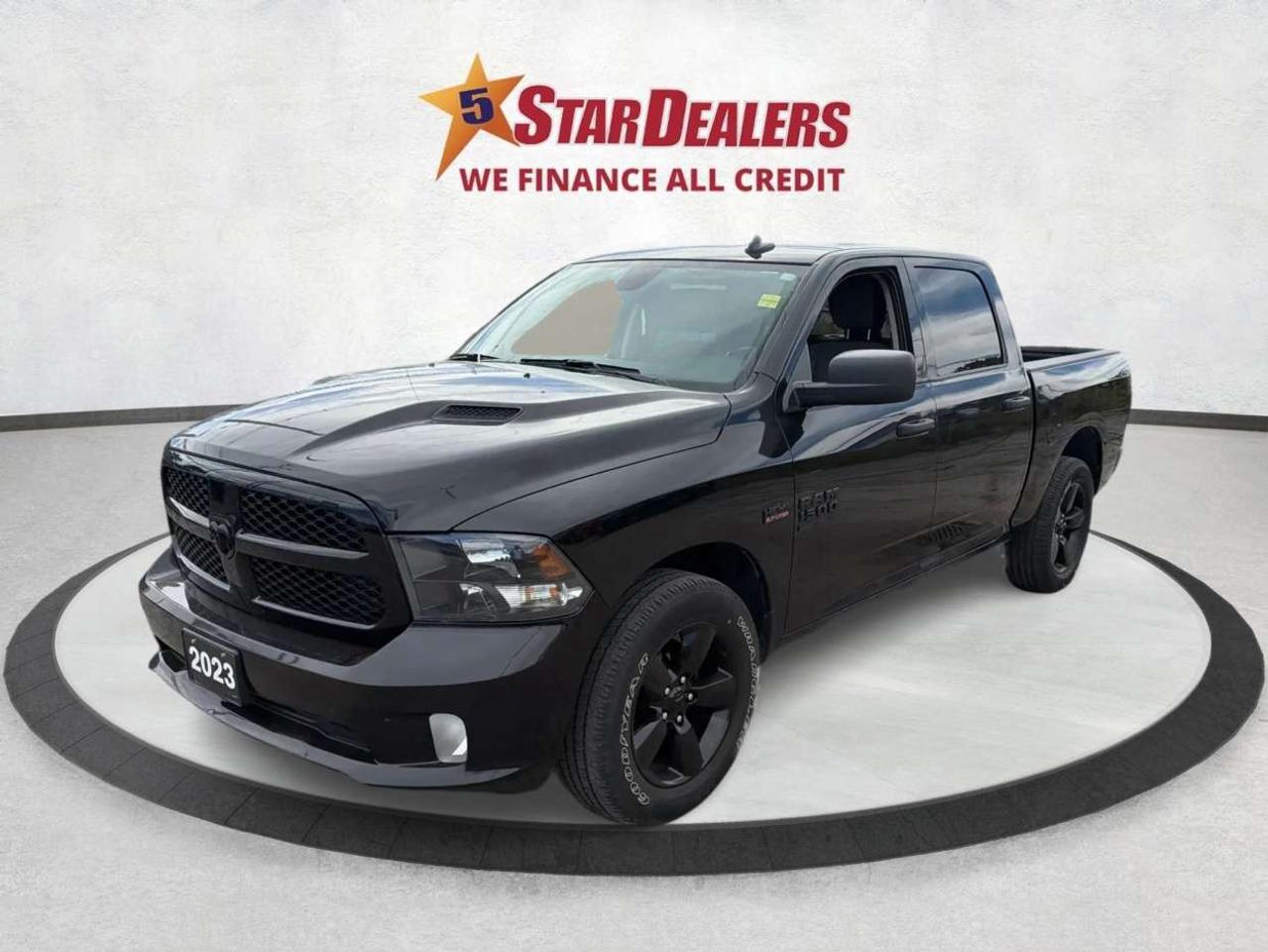 2023 RAM 1500 EXPRESS/NIGHT ED/HEMI/4WD/WE FINANCE ALL CREDIT! Photo2