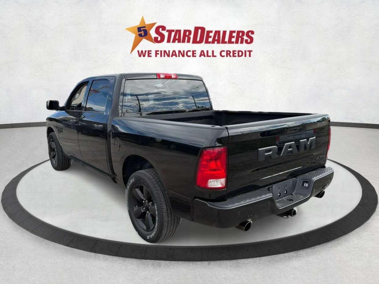 2023 RAM 1500 EXPRESS/NIGHT ED/HEMI/4WD/WE FINANCE ALL CREDIT! Photo4