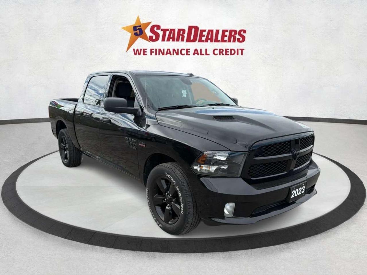 2023 RAM 1500 EXPRESS/NIGHT ED/HEMI/4WD/WE FINANCE ALL CREDIT! Photo