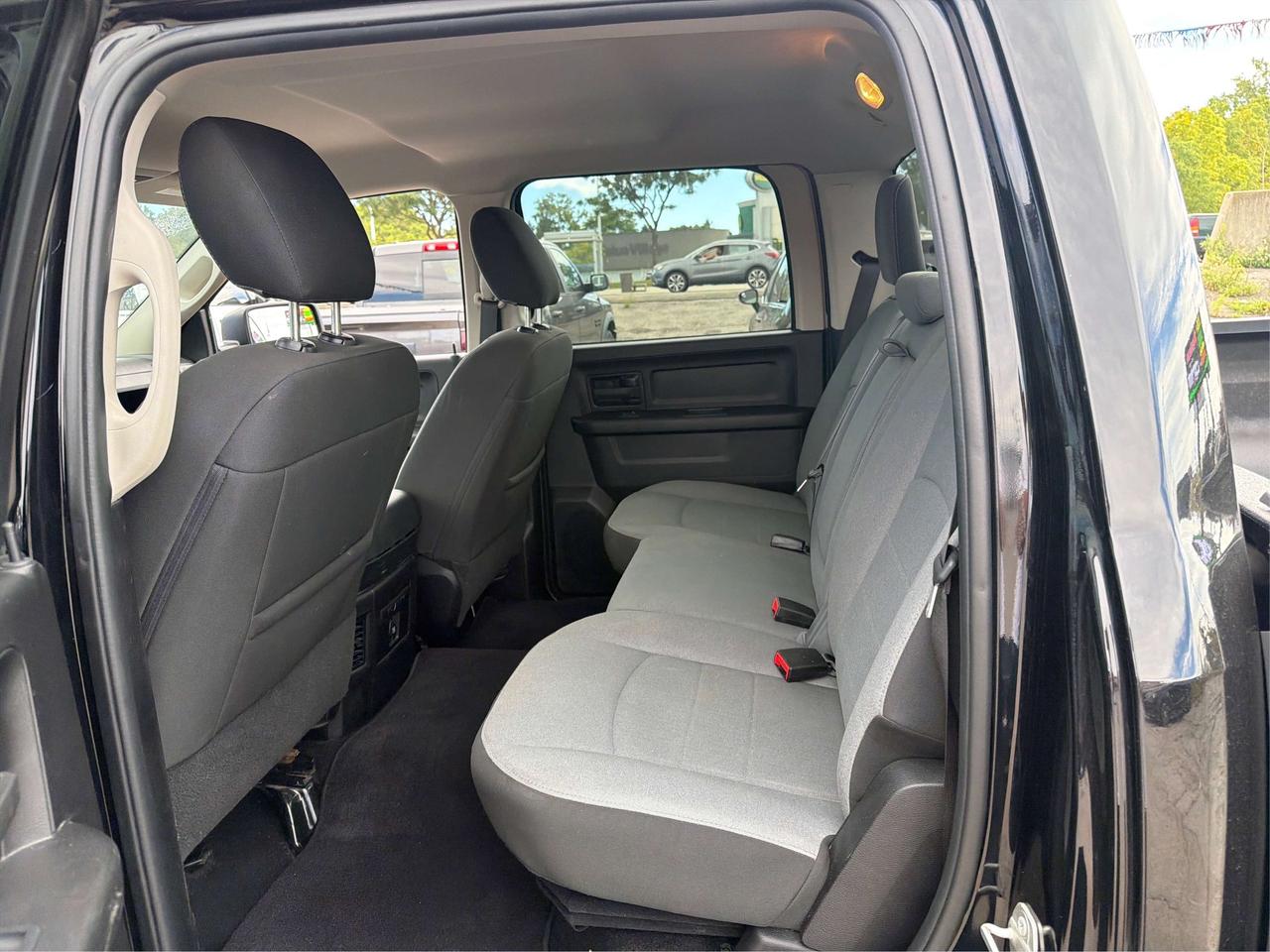 2023 RAM 1500 EXPRESS/NIGHT ED/HEMI/4WD/WE FINANCE ALL CREDIT! Photo