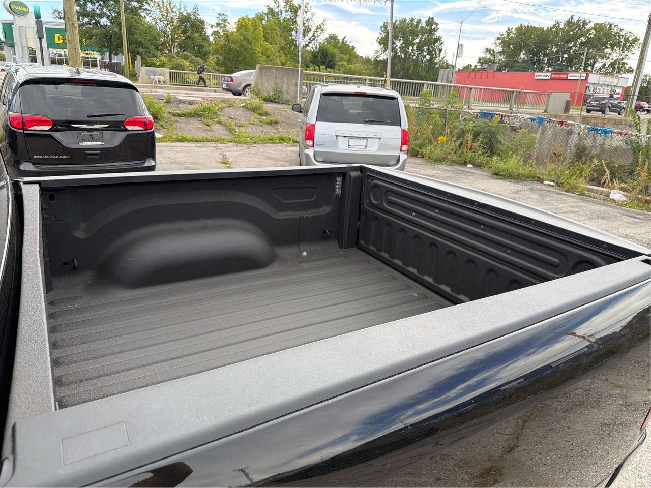 2023 RAM 1500 EXPRESS/NIGHT ED/HEMI/4WD/WE FINANCE ALL CREDIT! Photo