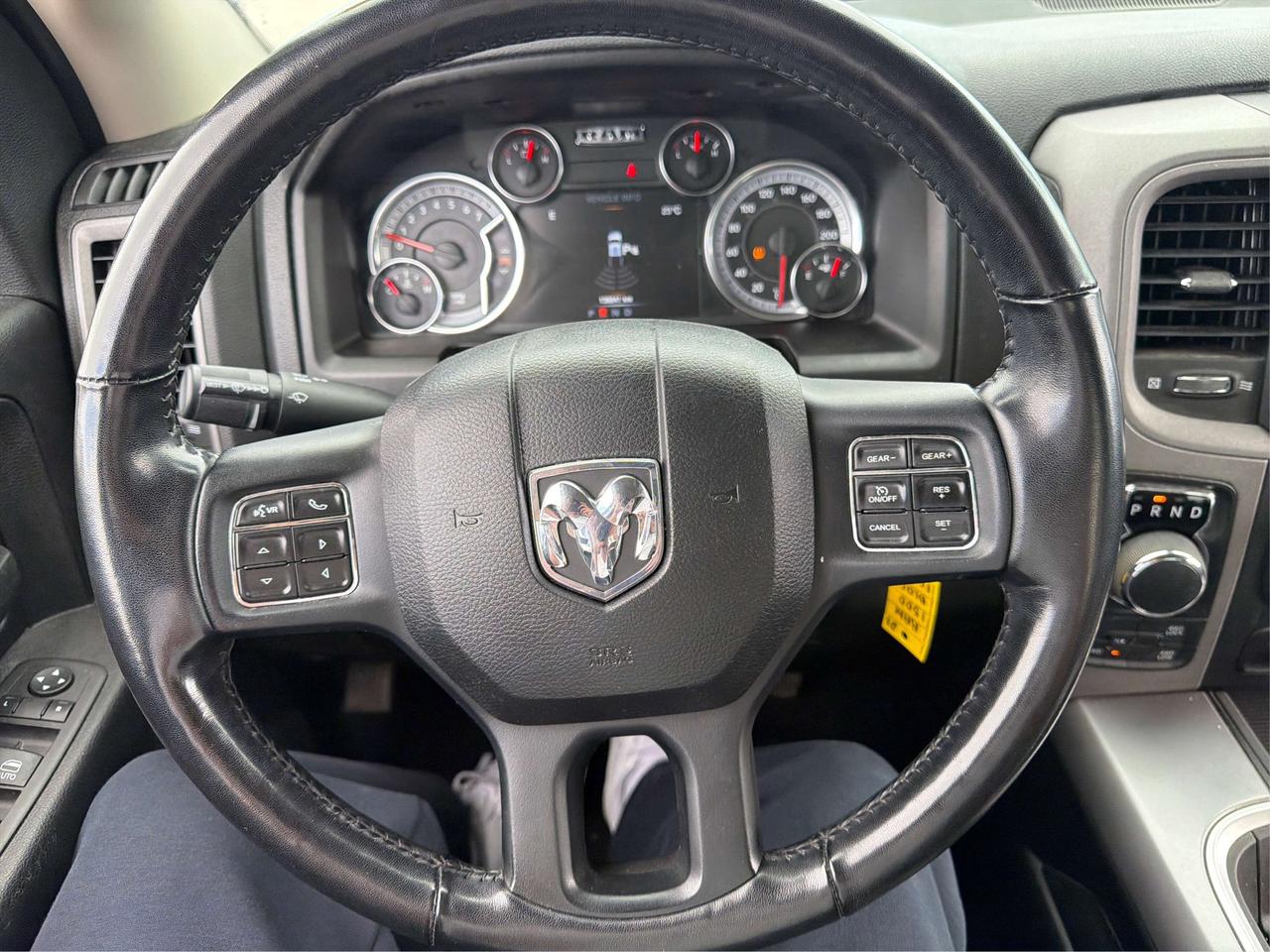 2023 RAM 1500 EXPRESS/NIGHT ED/HEMI/4WD/WE FINANCE ALL CREDIT! Photo