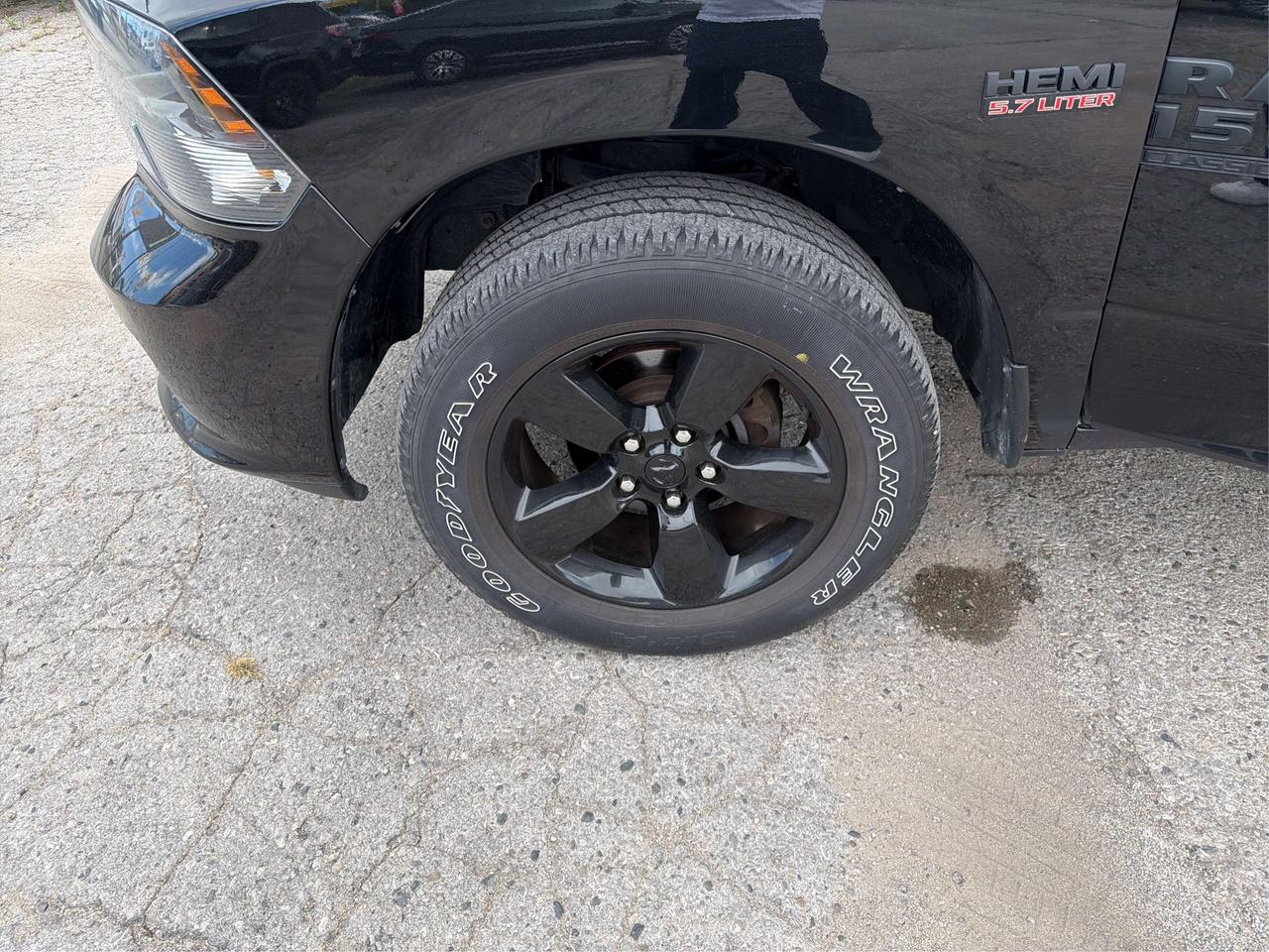 2023 RAM 1500 EXPRESS/NIGHT ED/HEMI/4WD/WE FINANCE ALL CREDIT! Photo