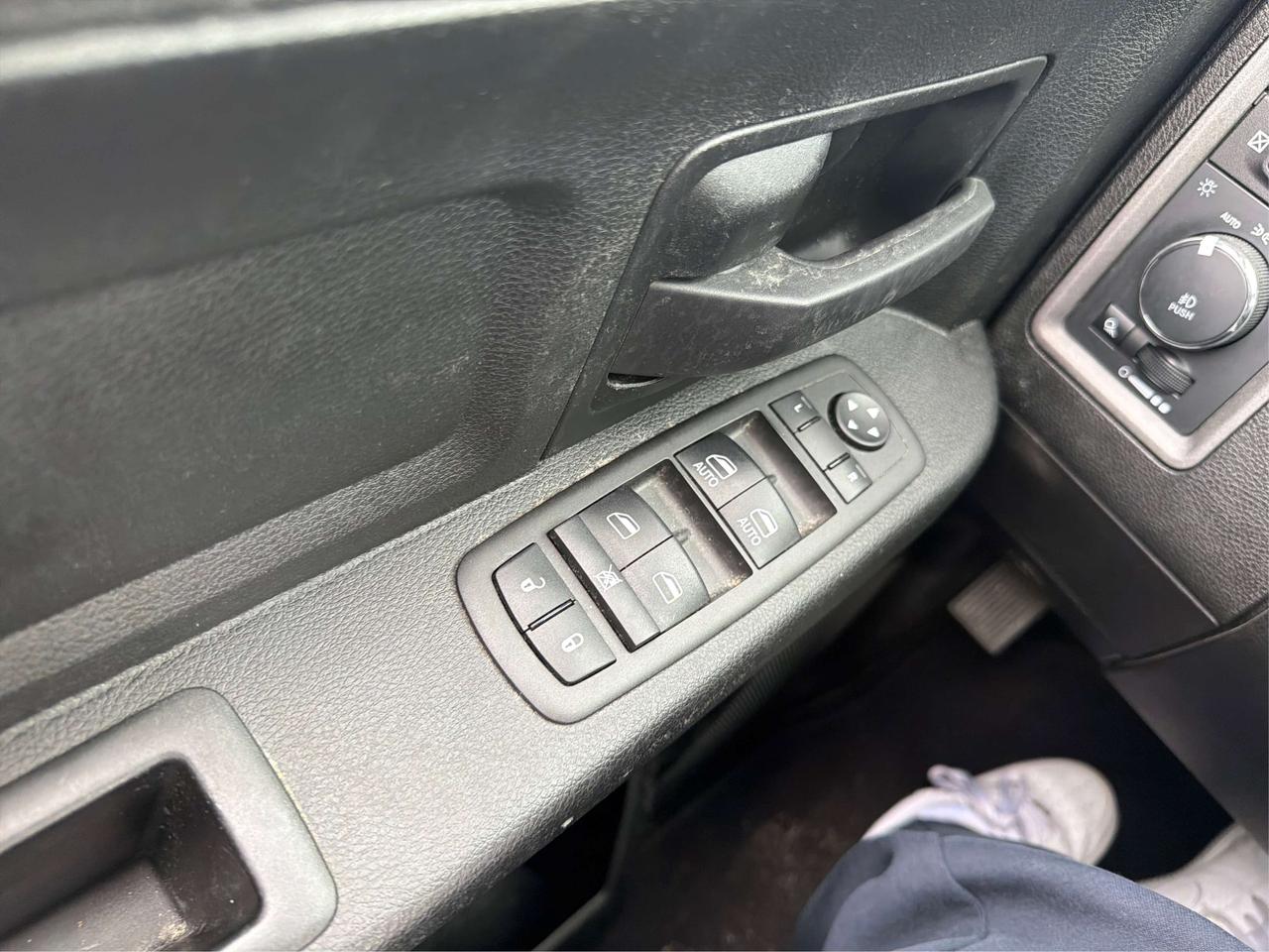 2023 RAM 1500 EXPRESS/NIGHT ED/HEMI/4WD/WE FINANCE ALL CREDIT! Photo