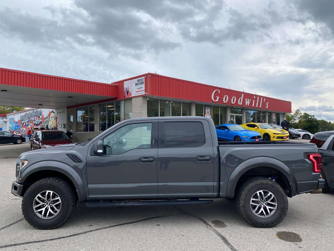2018 Ford F-150 RAPTOR! CLEAN CARFAX, SUNROOF, REMOTE START! Photo