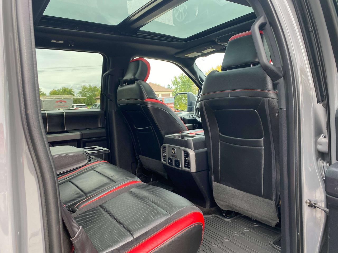 2018 Ford F-150 RAPTOR! CLEAN CARFAX, SUNROOF, REMOTE START! Photo