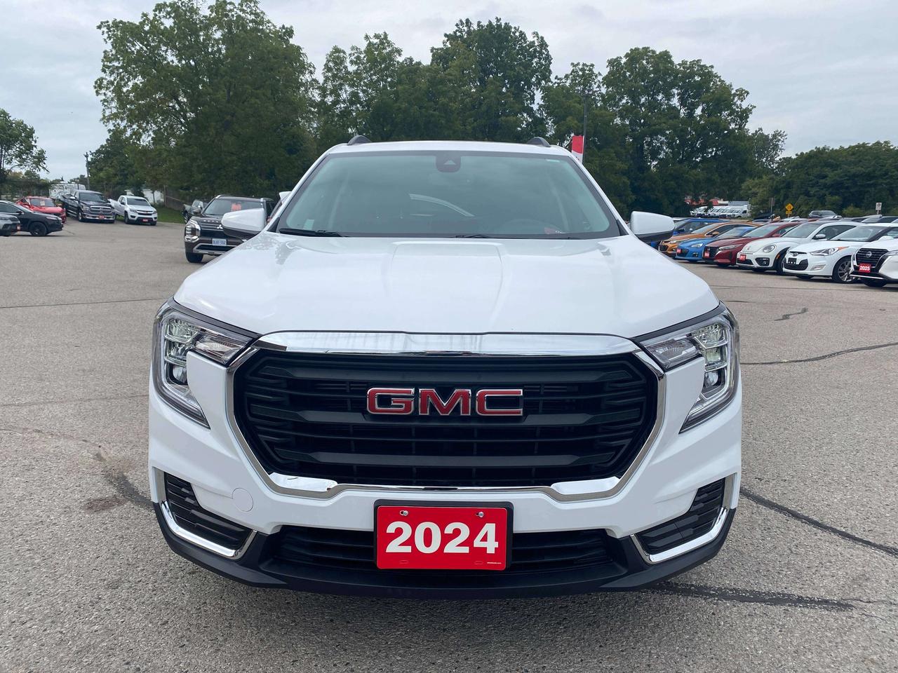 2024 GMC Terrain SLE, BALANCE OF FACTORY WARRANTY, HEATED SEATS! Photo