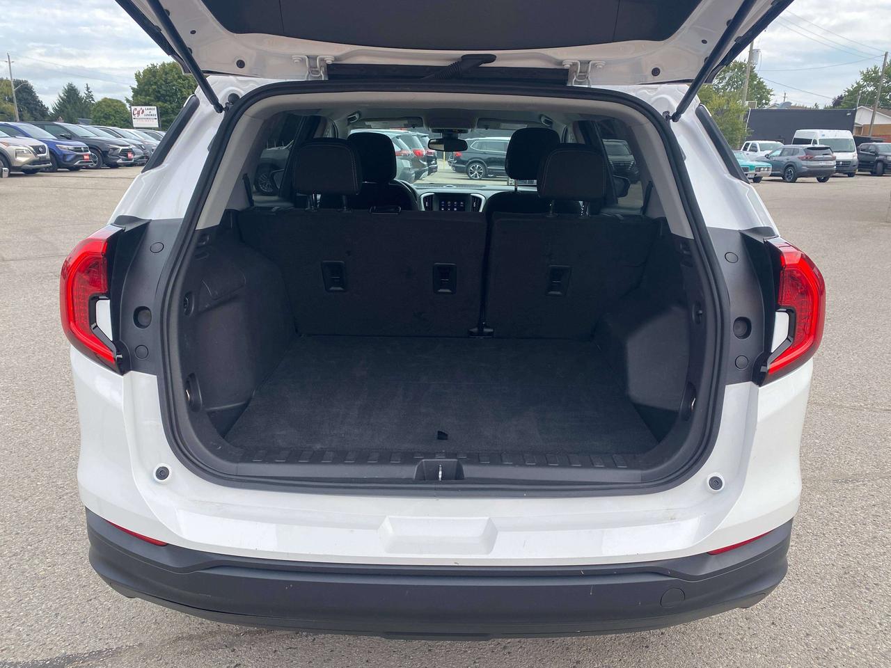 2024 GMC Terrain SLE, BALANCE OF FACTORY WARRANTY, HEATED SEATS! Photo