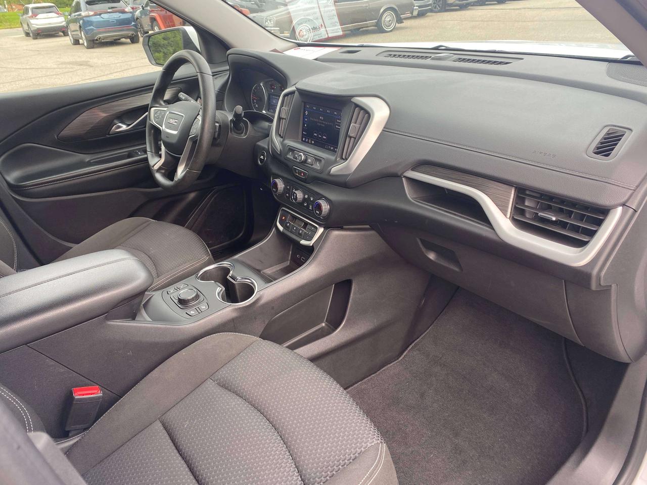 2024 GMC Terrain SLE, BALANCE OF FACTORY WARRANTY, HEATED SEATS! Photo