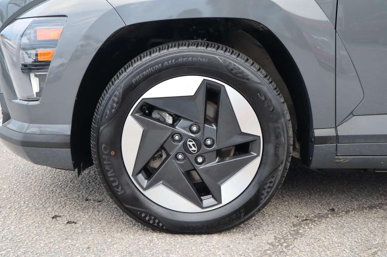 2025 Hyundai KONA Preferred w/Trend Package   No Accident   One Owner Photo