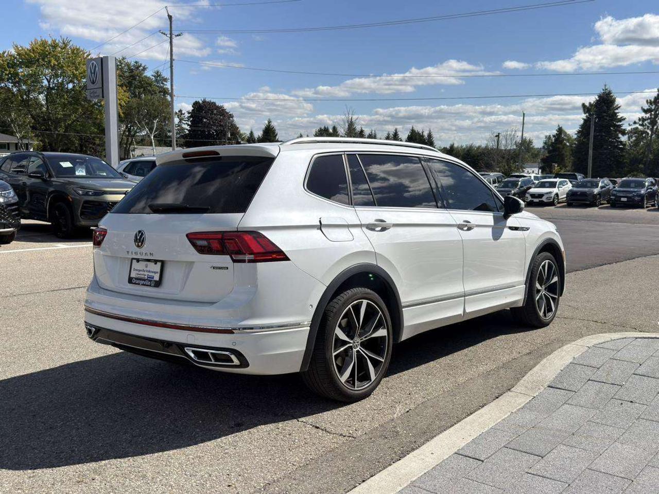 2024 Volkswagen Tiguan HIGHLINE R-LINE 4MOTION Photo2