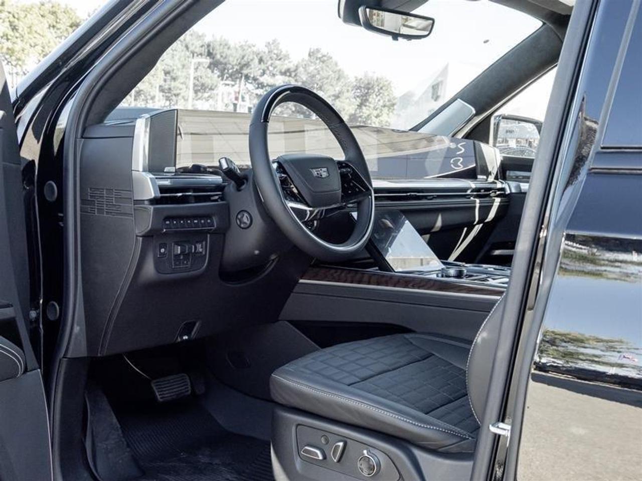 2026 Cadillac Escalade ESV Platinum Sport 4dr 4x4 Photo