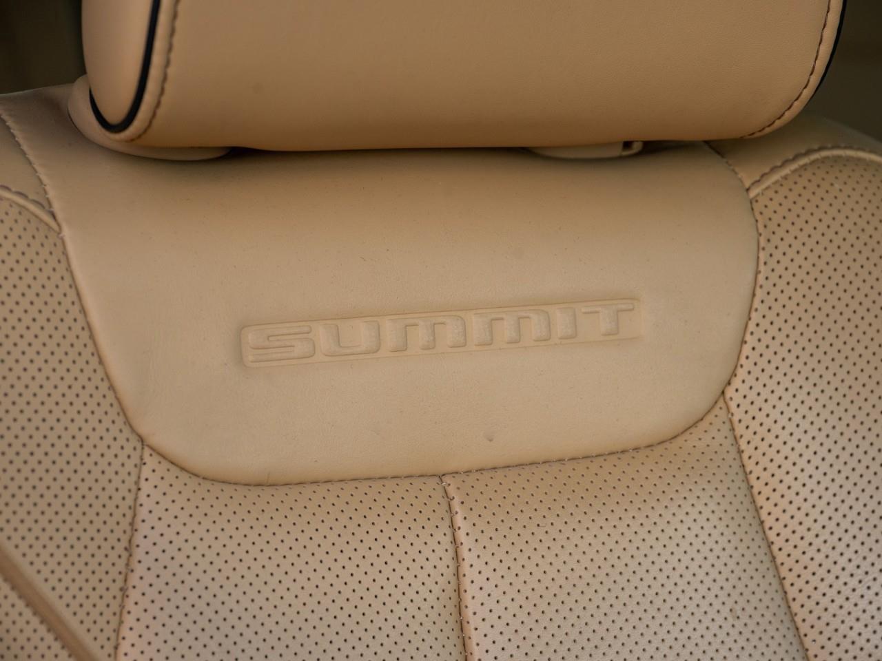 2023 Jeep Grand Cherokee L Summit 4dr 4x4 Photo