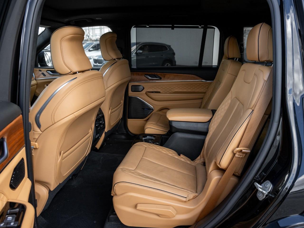 2023 Jeep Grand Cherokee L Summit 4dr 4x4 Photo