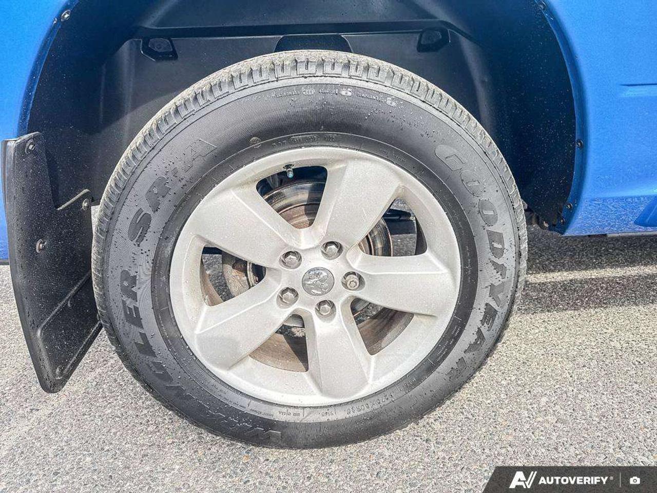 2022 RAM 1500 BEDLINER. TONNEAU COVER. RUNNING BOARDS. ALL WEATHER MATS. Photo