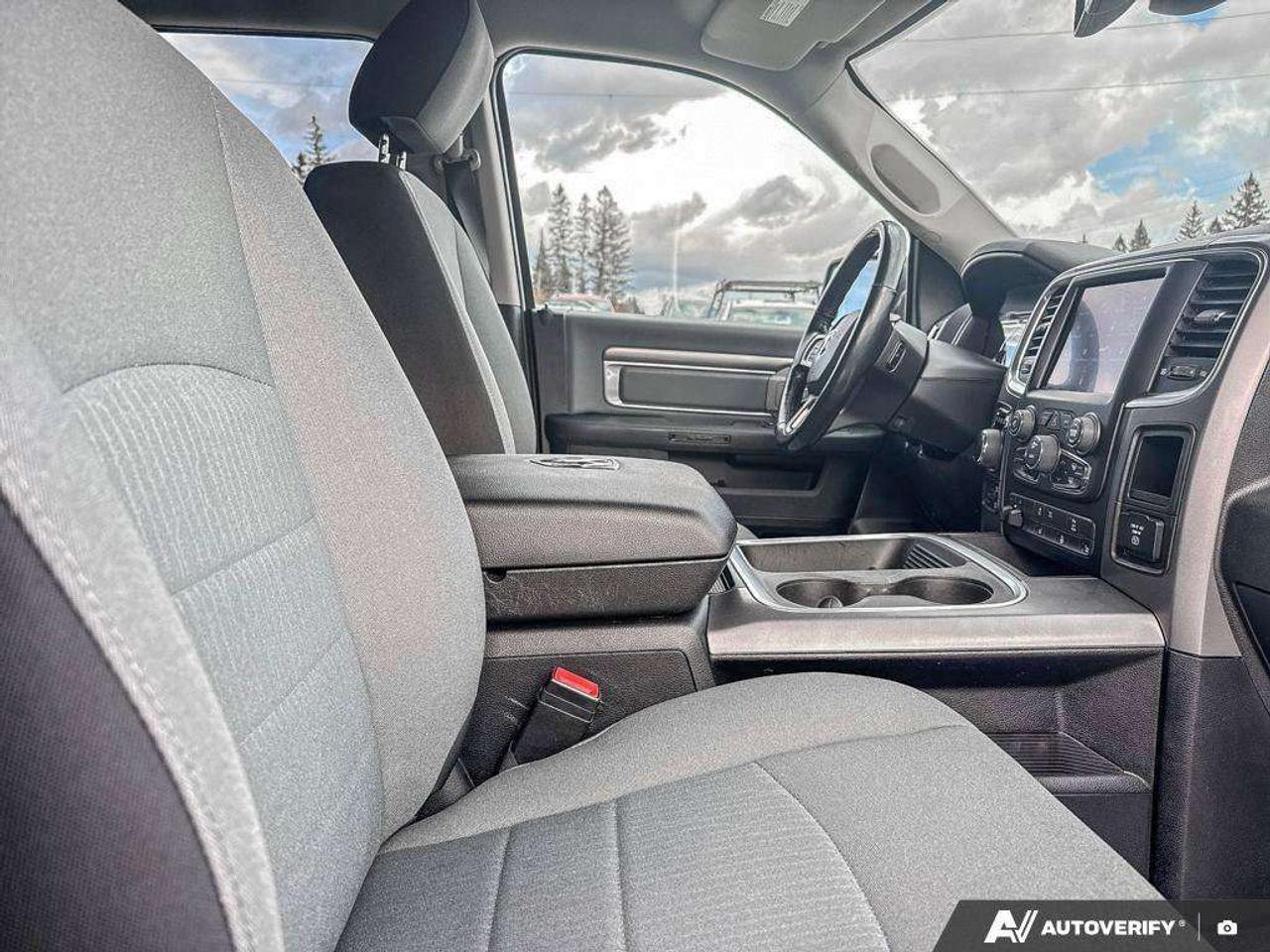 2022 RAM 1500 BEDLINER. TONNEAU COVER. RUNNING BOARDS. ALL WEATHER MATS. Photo