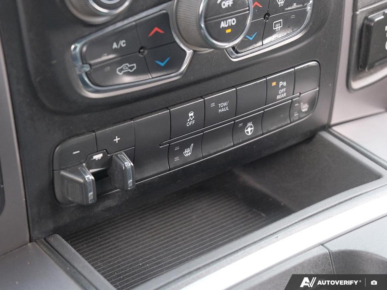 2021 RAM 1500 Classic WARLOCK 4X4 CREW CAB 5'7" BOX Photo