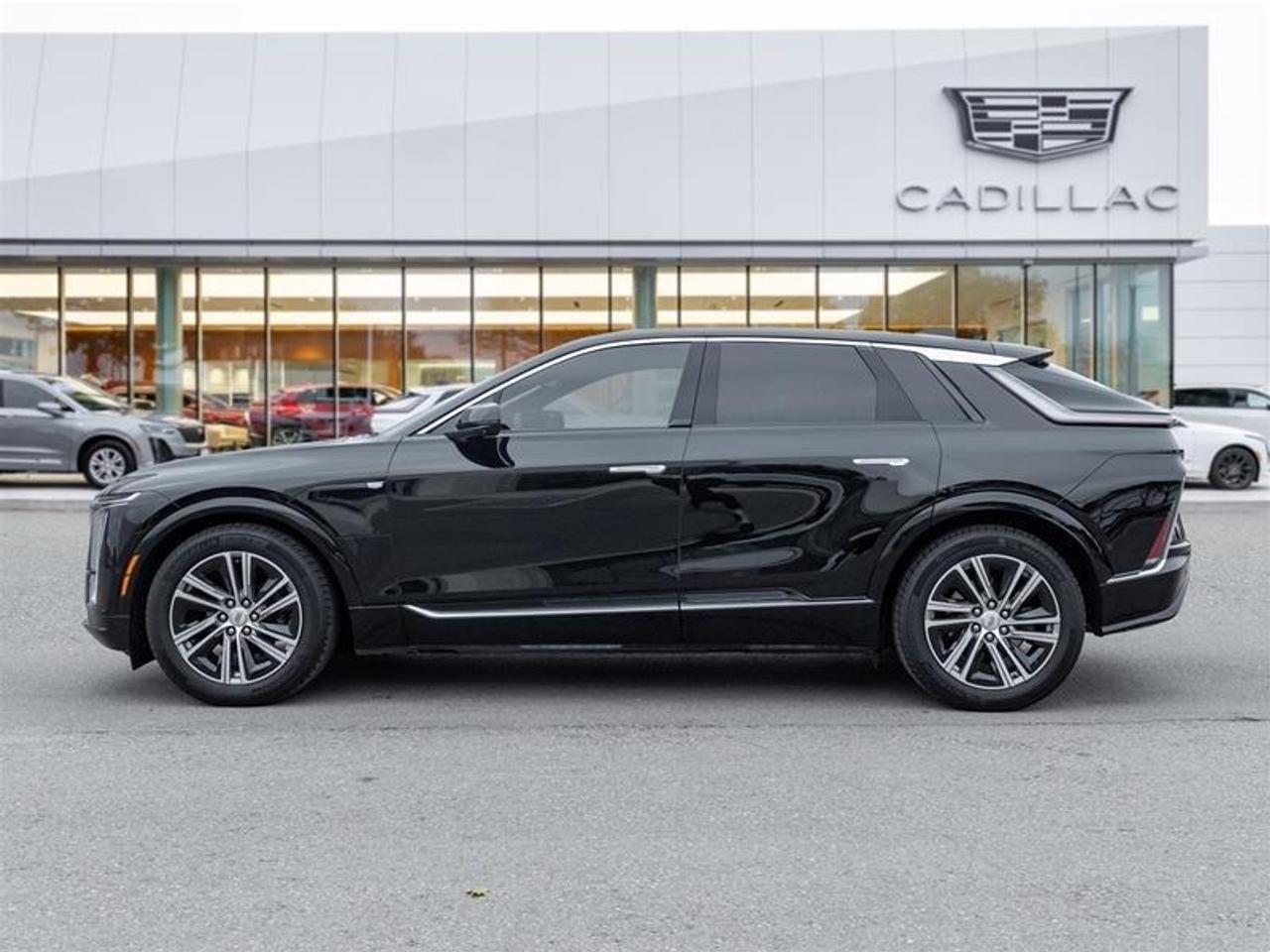 2023 Cadillac LYRIQ  Photo2