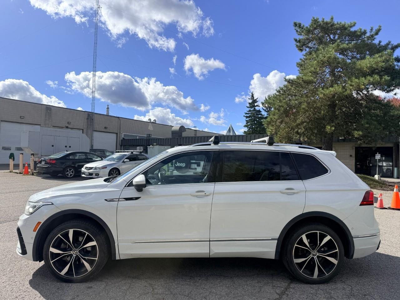 2022 Volkswagen Tiguan Highline R-LINE 4dr All-wheel Drive 4MOTION Photo2