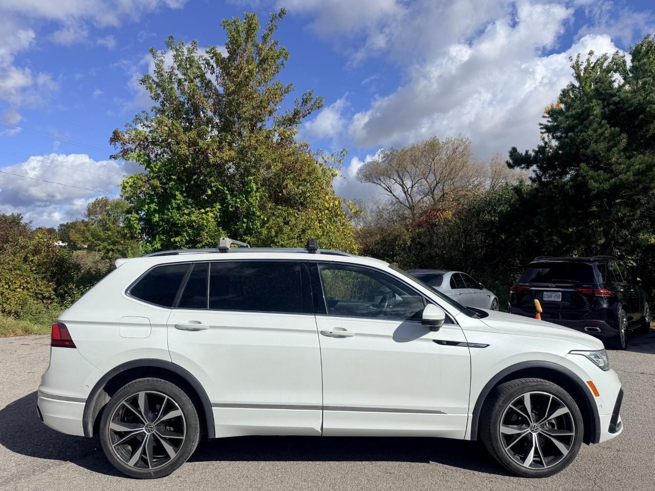 2022 Volkswagen Tiguan Highline R-LINE 4dr All-wheel Drive 4MOTION Photo