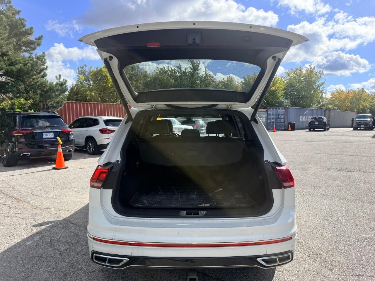 2022 Volkswagen Tiguan Highline R-LINE 4dr All-wheel Drive 4MOTION Photo