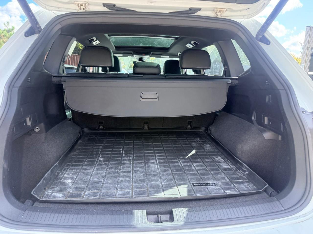 2022 Volkswagen Tiguan Highline R-LINE 4dr All-wheel Drive 4MOTION Photo
