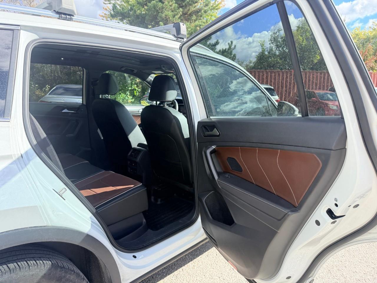 2022 Volkswagen Tiguan Highline R-LINE 4dr All-wheel Drive 4MOTION Photo