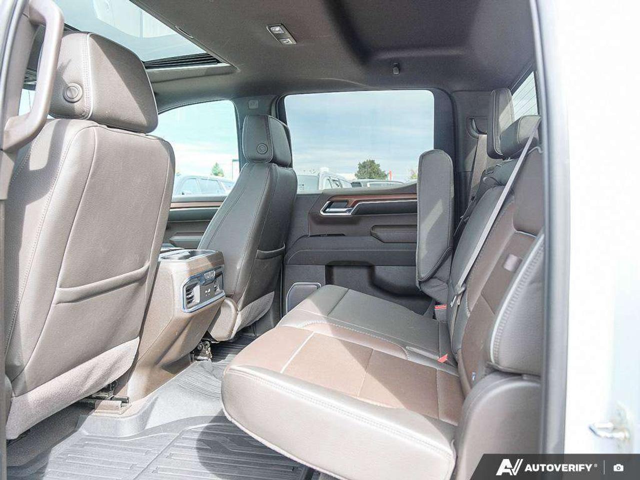 2023 GMC Sierra 1500 DENALI, 6.2L V8, 4X4, ALLOYS, LEATHER, BOSE, 1-OWNER, MACMASTER ORIGINAL, CERTIFIED PREOWNED! Photo