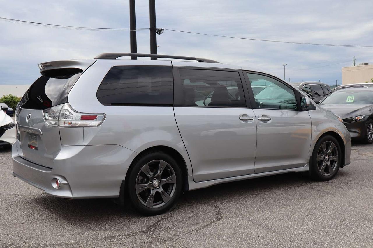 2017 Toyota Sienna SE 8-Passenger   Safety Certification Included Photo