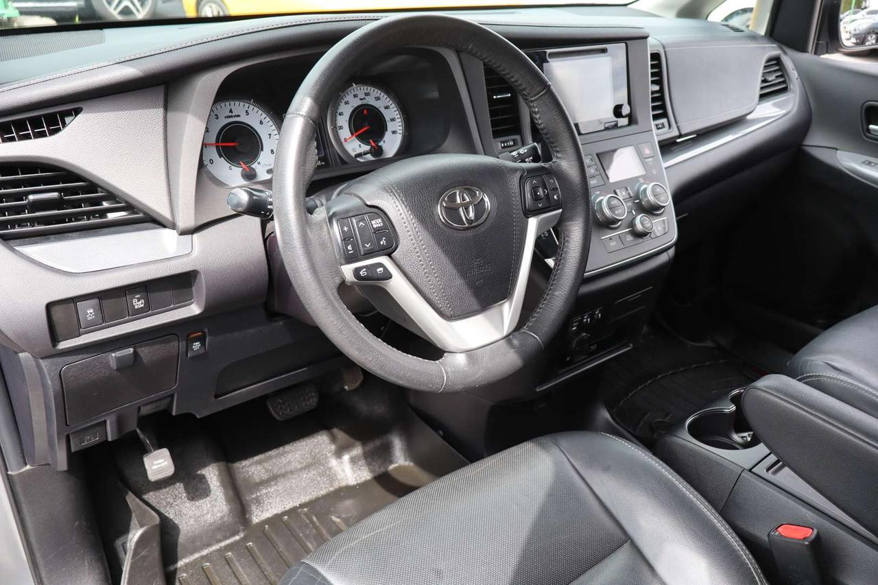 2017 Toyota Sienna SE 8-Passenger   Safety Certification Included Photo