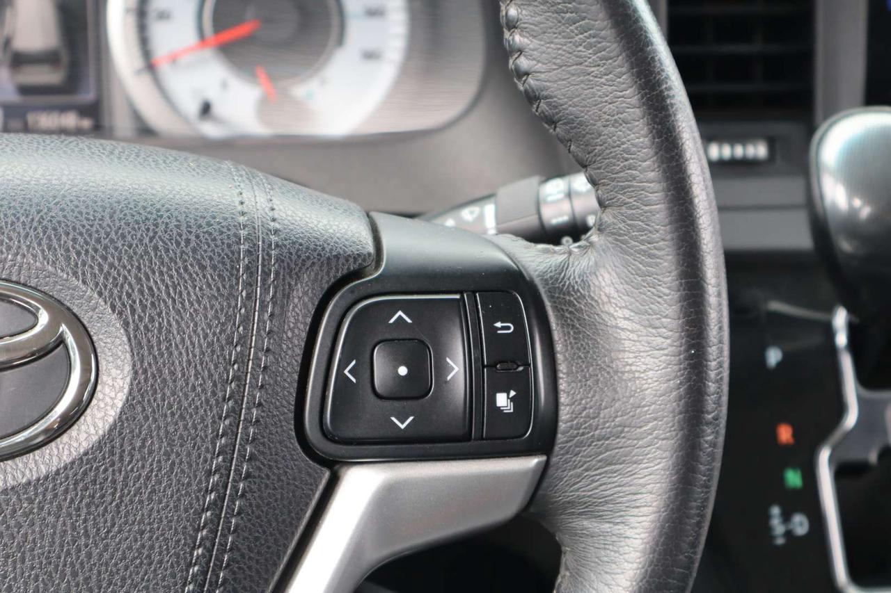 2017 Toyota Sienna SE 8-Passenger   Safety Certification Included Photo