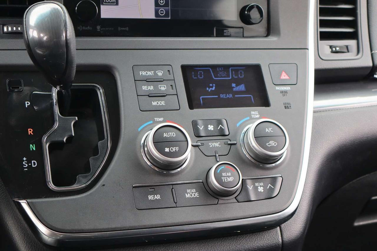 2017 Toyota Sienna SE 8-Passenger   Safety Certification Included Photo