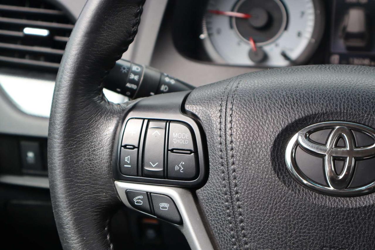 2017 Toyota Sienna SE 8-Passenger   Safety Certification Included Photo