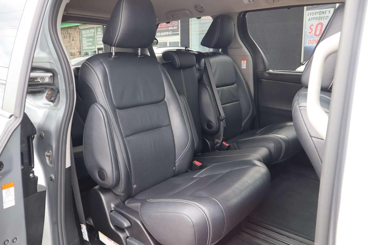 2017 Toyota Sienna SE 8-Passenger   Safety Certification Included Photo