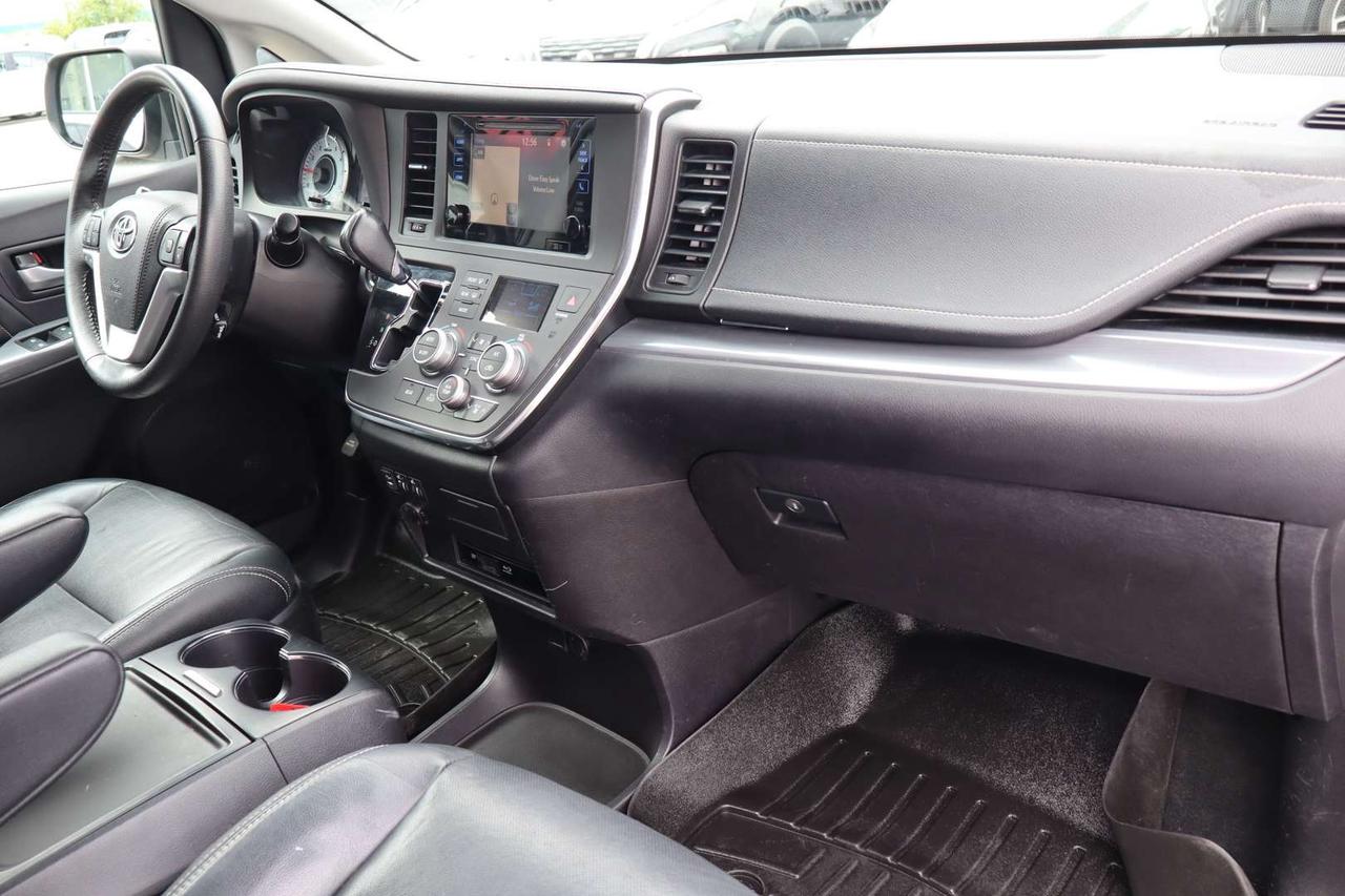2017 Toyota Sienna SE 8-Passenger   Safety Certification Included Photo