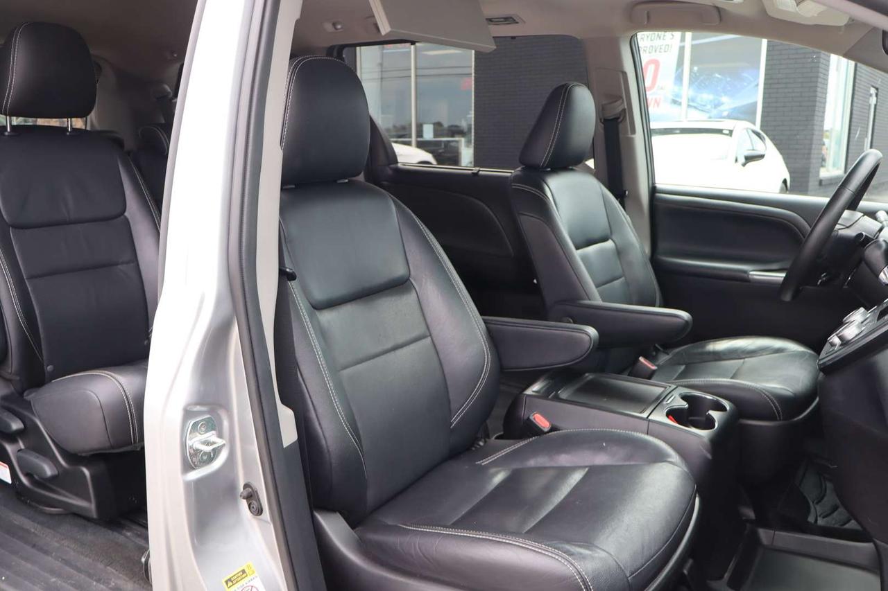 2017 Toyota Sienna SE 8-Passenger   Safety Certification Included Photo