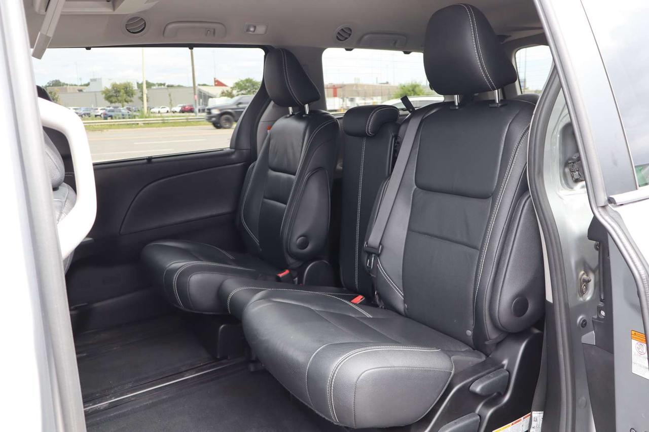 2017 Toyota Sienna SE 8-Passenger   Safety Certification Included Photo
