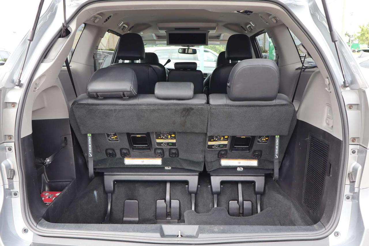 2017 Toyota Sienna SE 8-Passenger   Safety Certification Included Photo