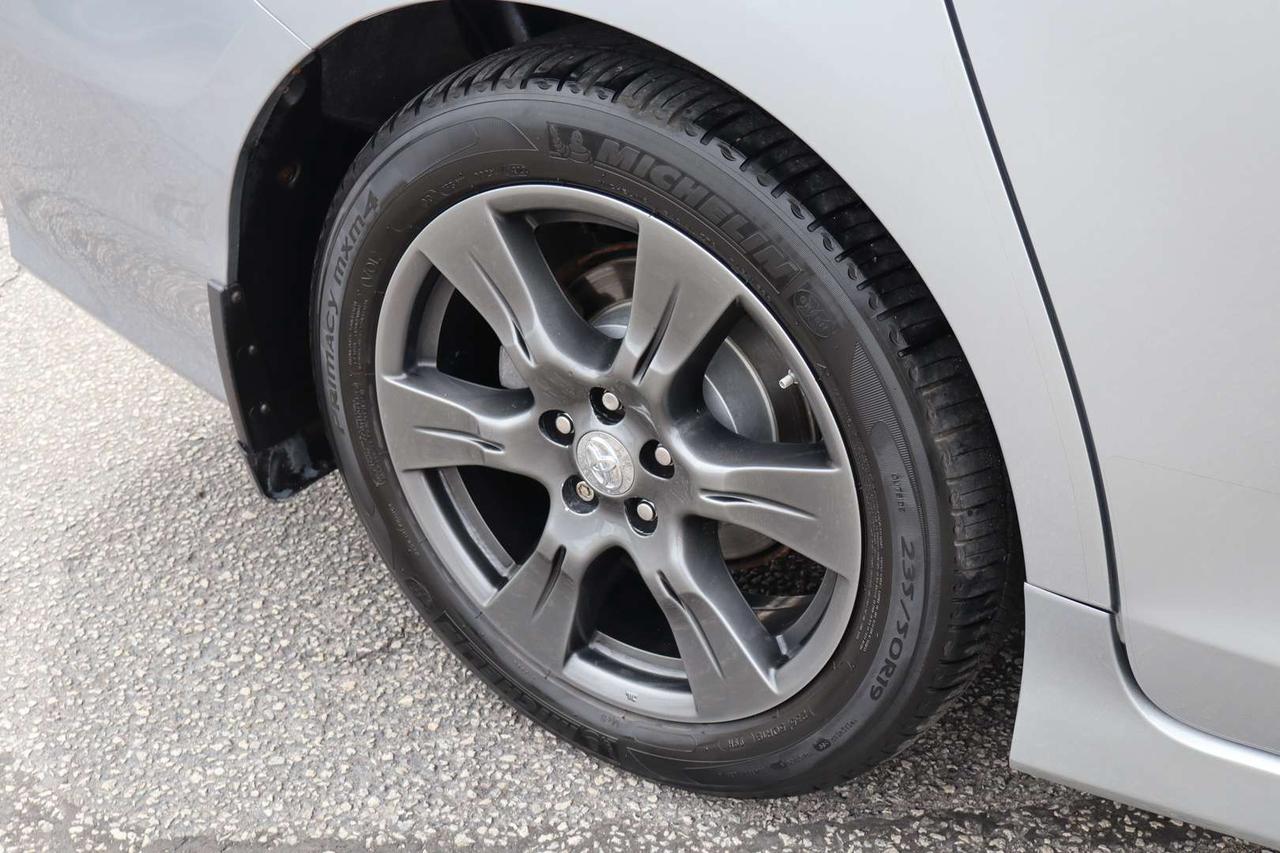2017 Toyota Sienna SE 8-Passenger   Safety Certification Included Photo